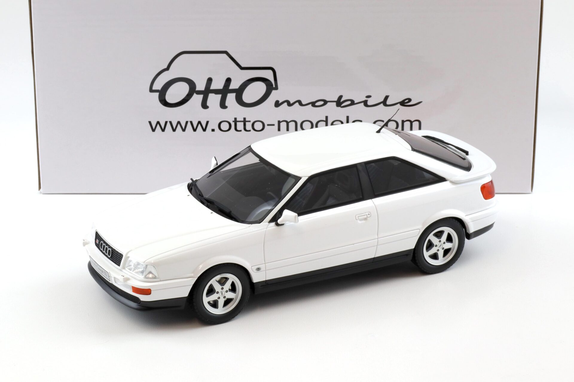 1:18 OTTO mobile OT288 Audi S2 Coupe pearl white 1991