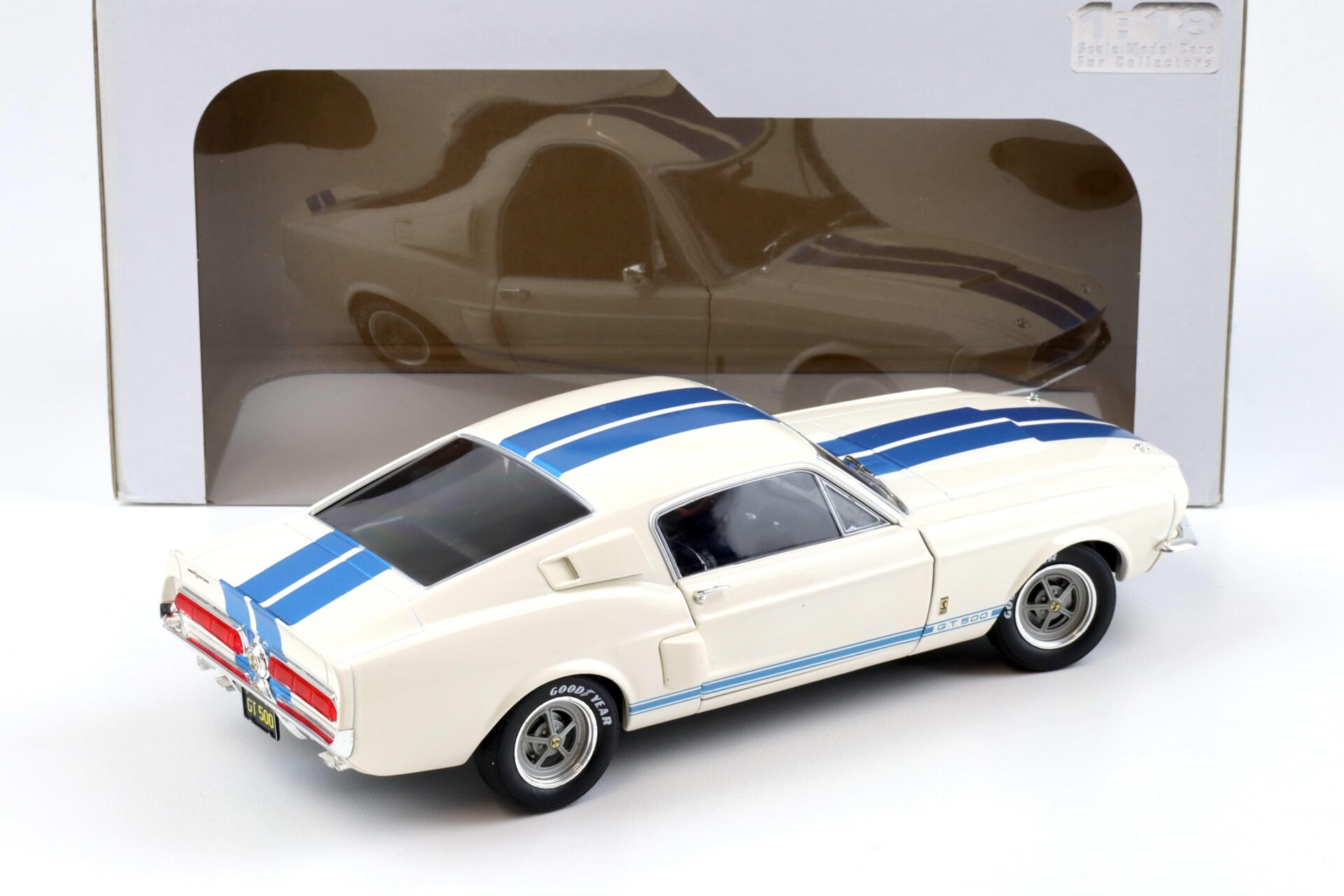 1:18 Solido Shelby Mustang GT500 Coupe white/ blue stripes 1967