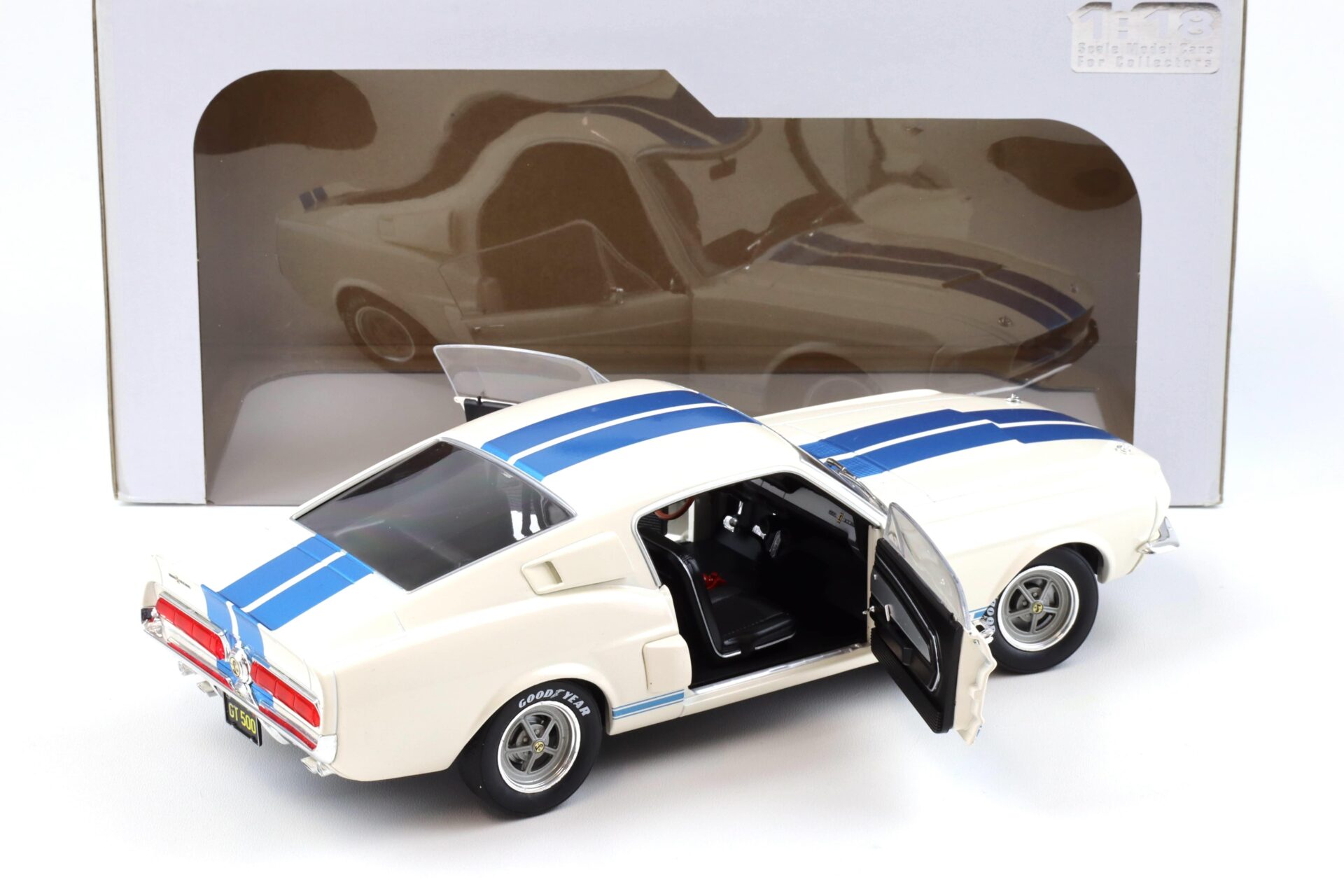 1:18 Solido Shelby Mustang GT500 Coupe white/ blue stripes 1967