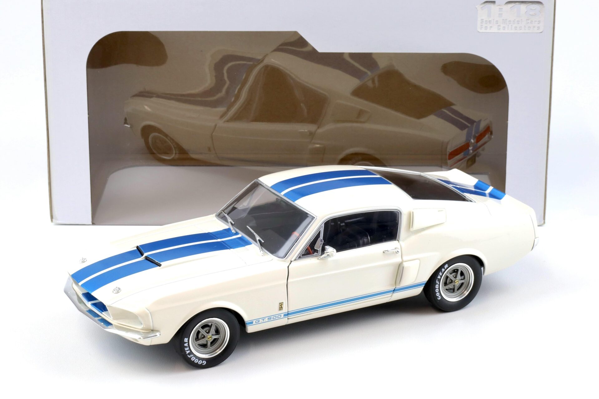 1:18 Solido Shelby Mustang GT500 Coupe white/ blue stripes 1967
