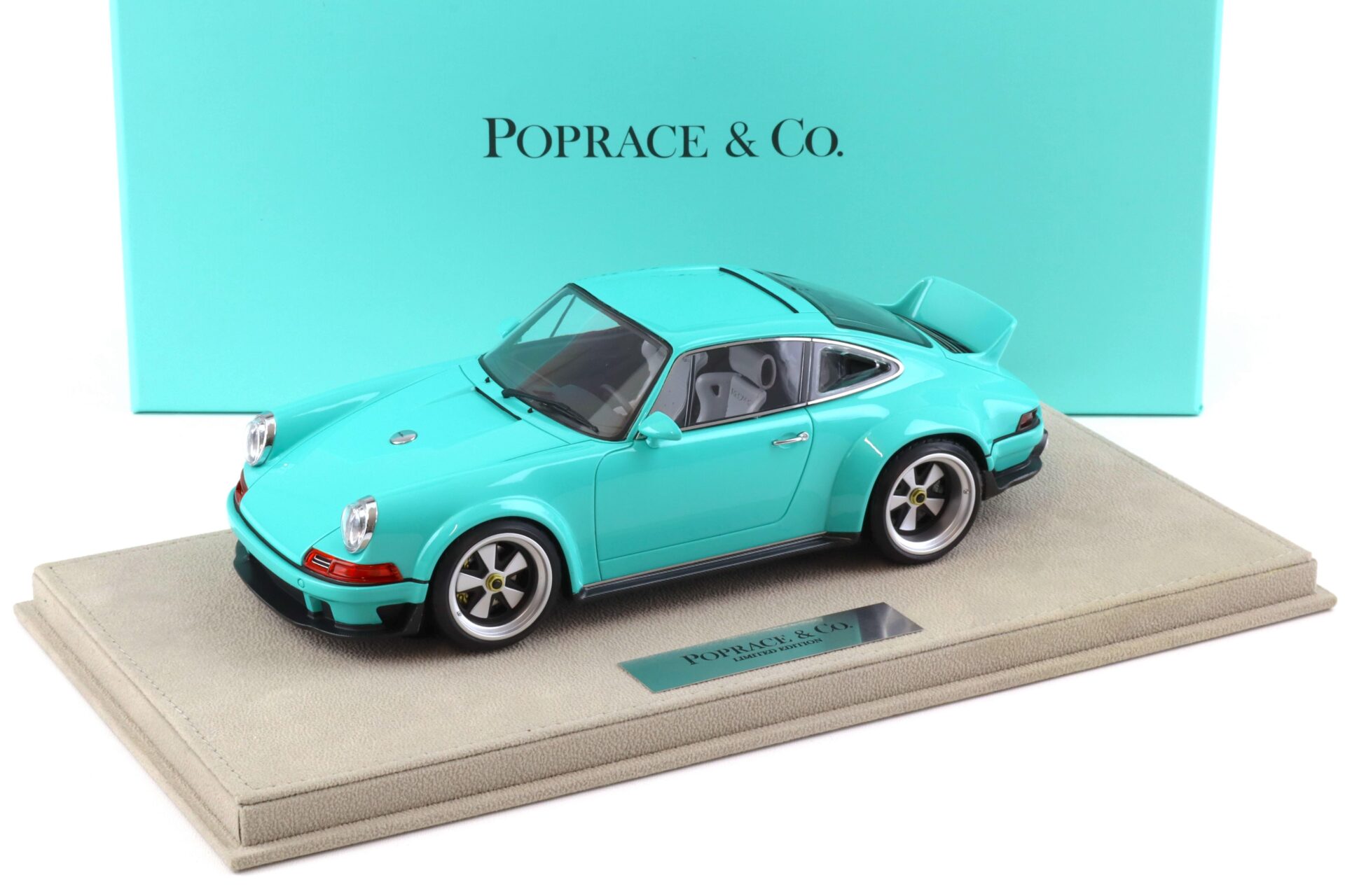 ID 99149 orig.jpg 1:18 POP RACE Porsche 911 Singer DLS blue