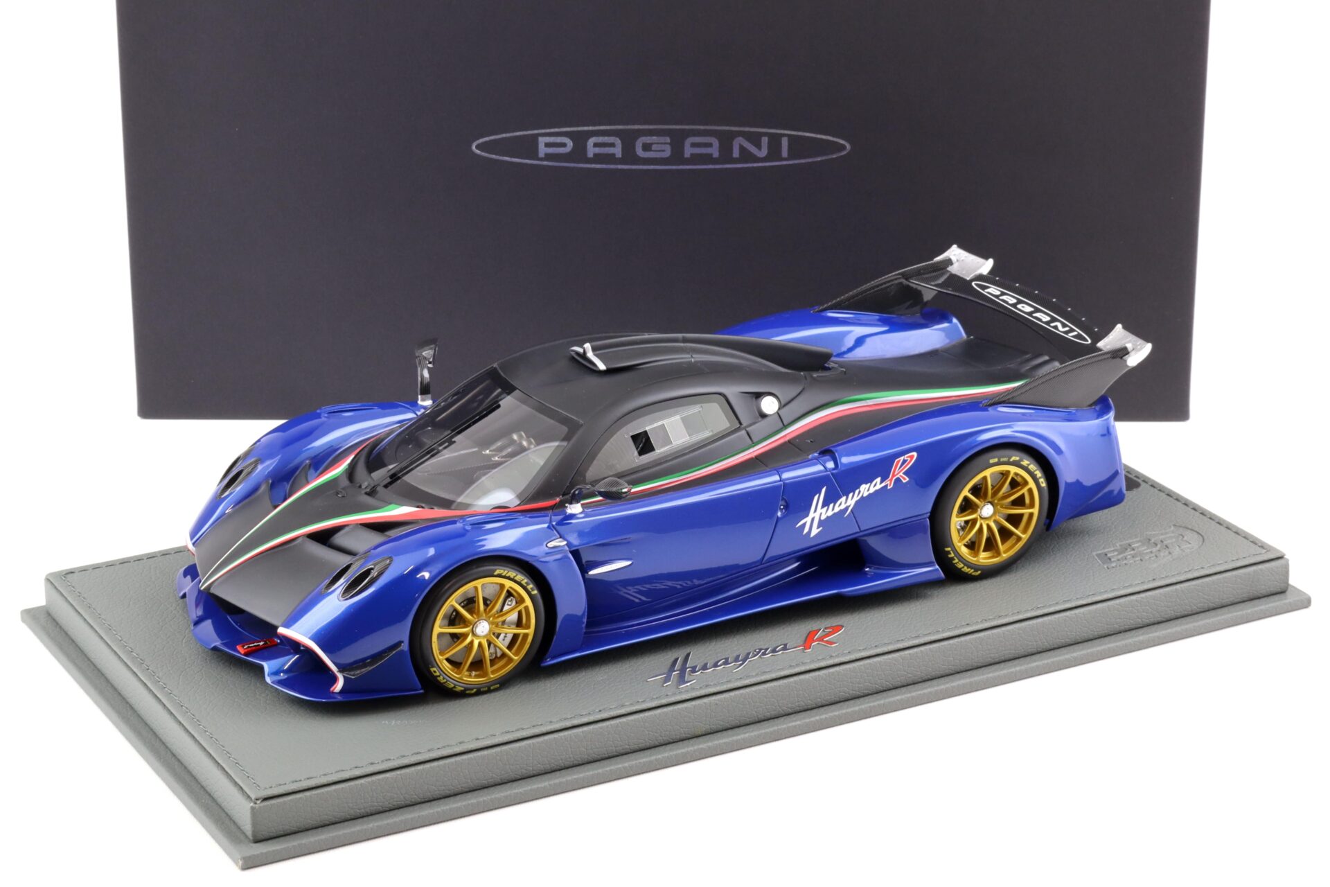 1:18 BBR Pagani Huayra R matt black / blue Francia - Limited 80 pcs.