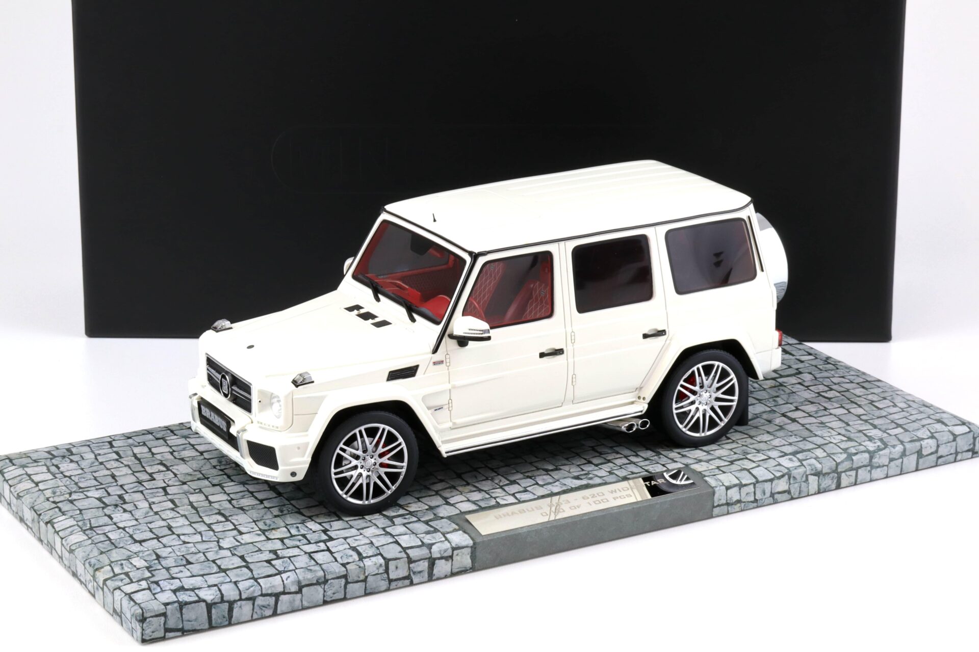 1:18 Minichamps Mercedes Brabus B63 620 Widestar pearl white - Limited 100 pcs.