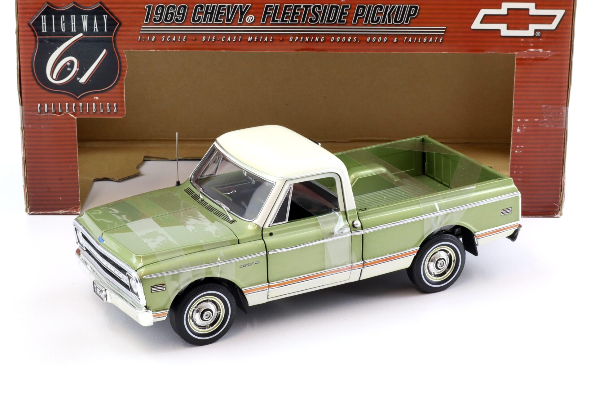 1:18 Highway61 Chevrolet Chevy Fleetside CST/10 Pickup 1969 green metallic/ white