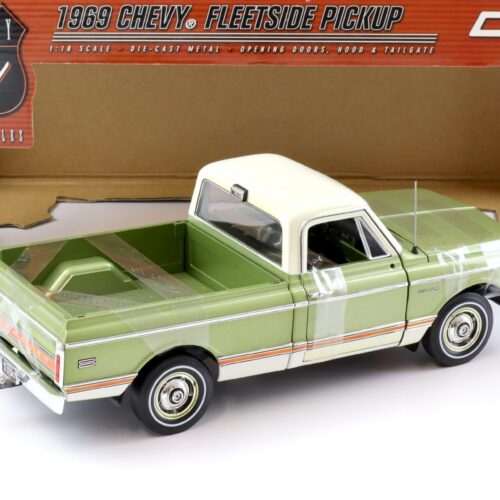 1:18 Highway61 Chevrolet Chevy Fleetside CST/10 Pickup 1969 green metallic/ white