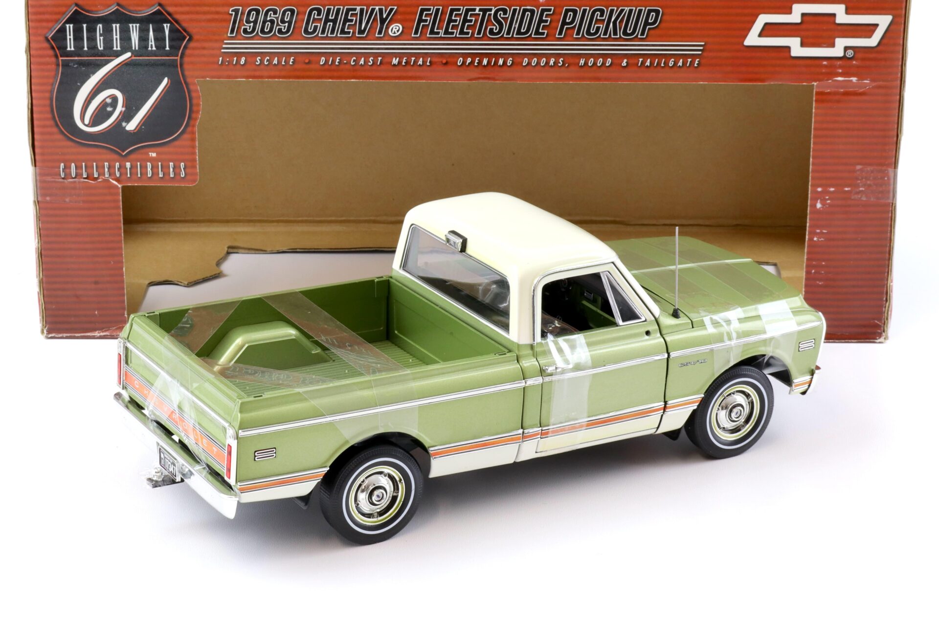1:18 Highway61 Chevrolet Chevy Fleetside CST/10 Pickup 1969 green metallic/ white