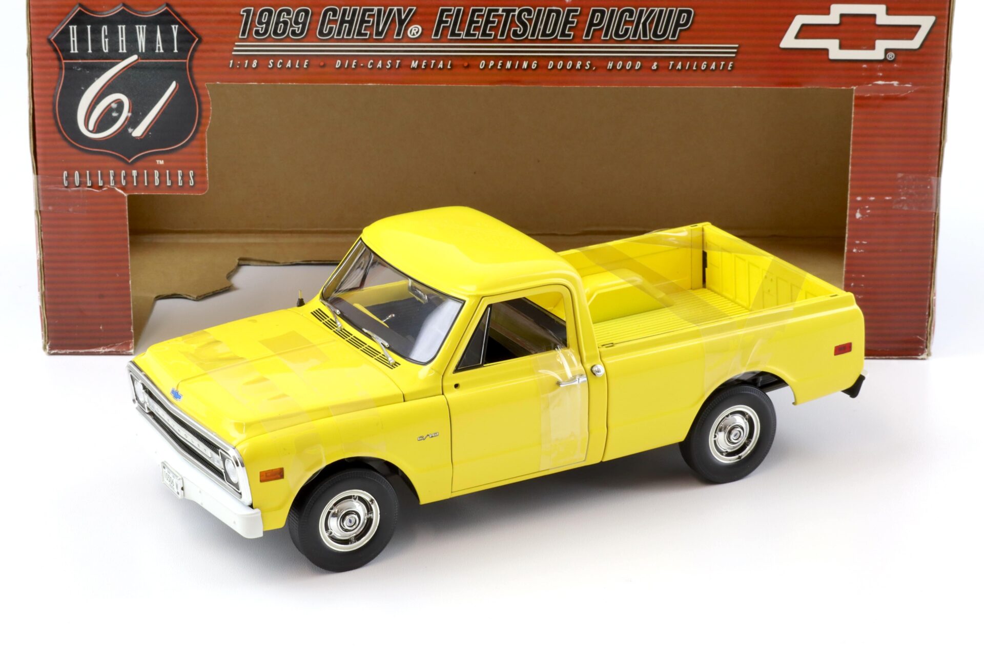 1:18 Highway61 Chevrolet Chevy Fleetside C/10 Pickup 1969 yellow