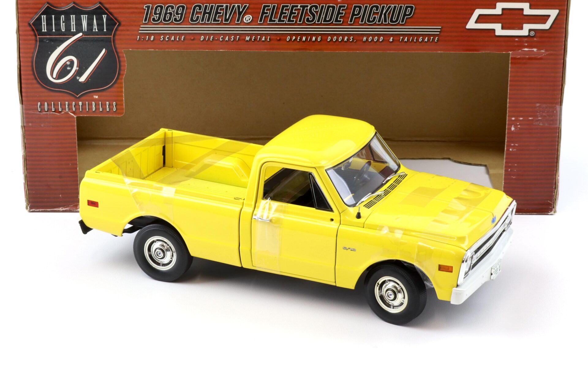 1:18 Highway61 Chevrolet Chevy Fleetside C/10 Pickup 1969 yellow