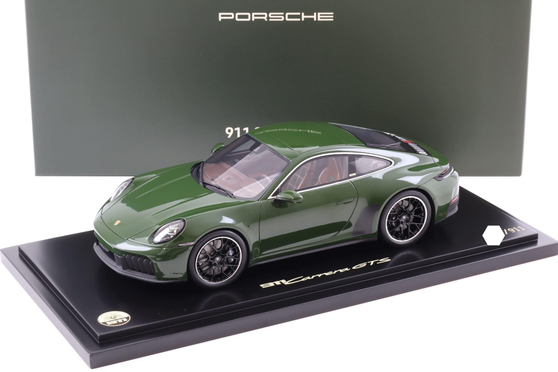 1:18 Spark Porsche 911 992.2 Carrera GTS Cuarenta Quercusverde WAP DEALER