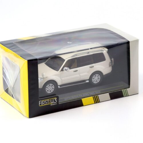 1:43 First43 Mitsubishi Pajero 4WD 2010 pearl white