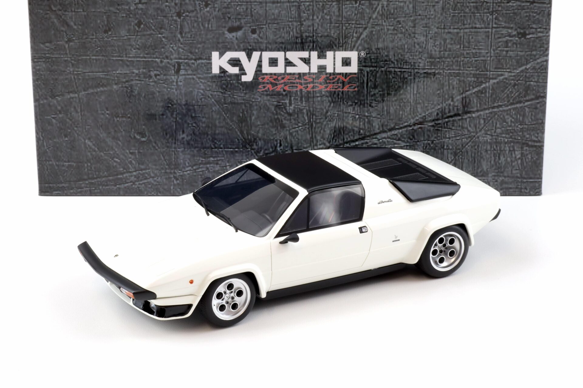 1:18 Kyosho Resin Lamborghini Silhouette white KSR18513W