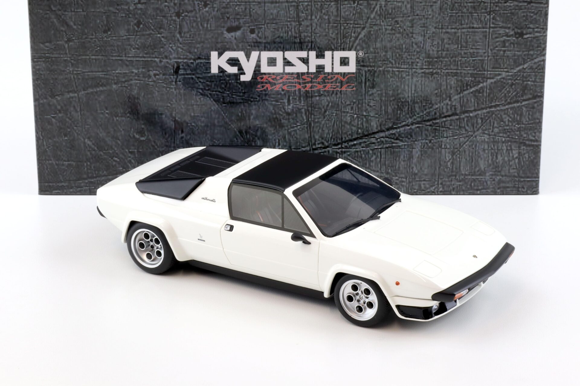 1:18 Kyosho Resin Lamborghini Silhouette white KSR18513W