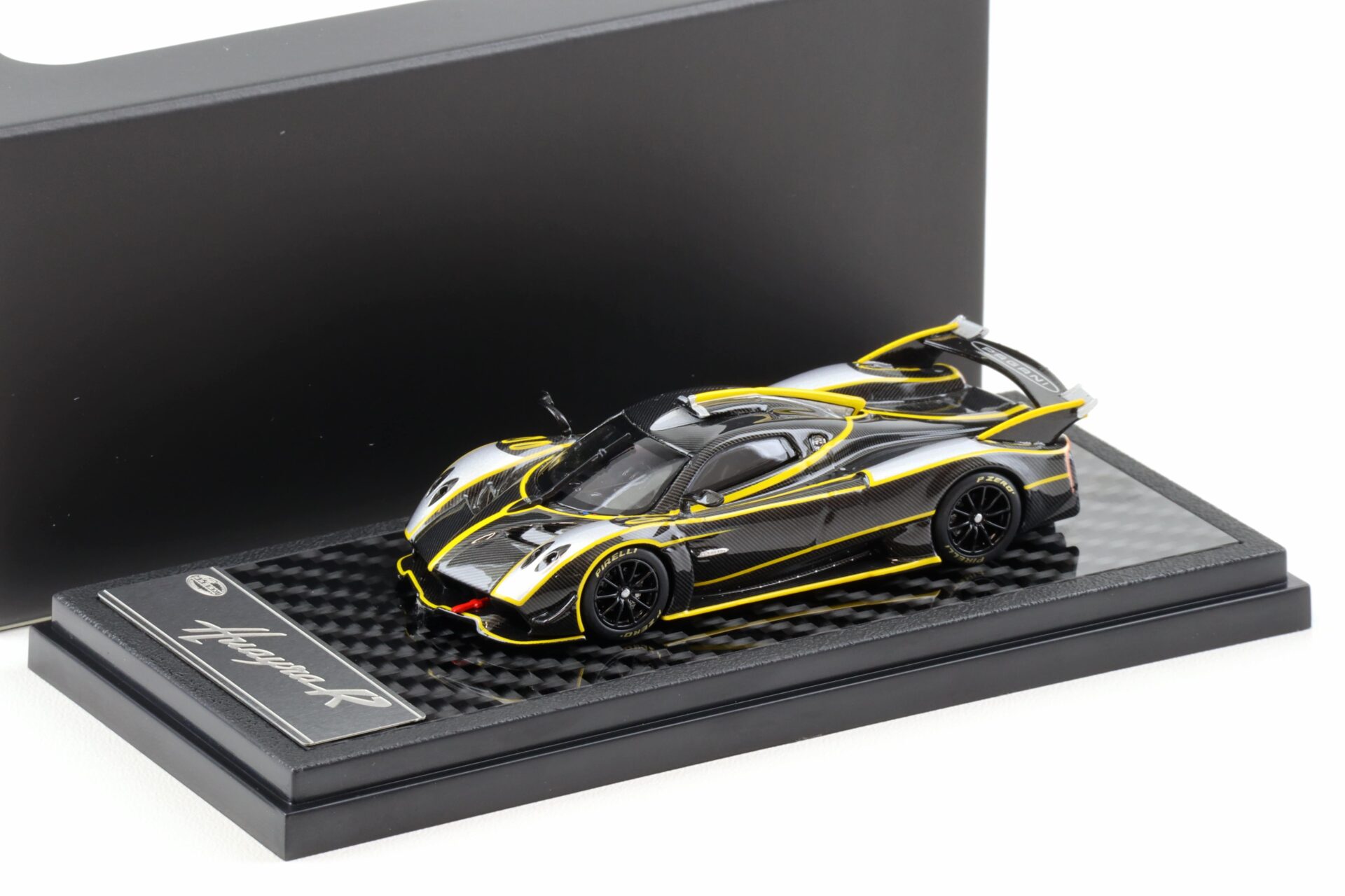 1:64 LCD Models Pagani Huayra R black Carbon/ silver LCD64028-BS