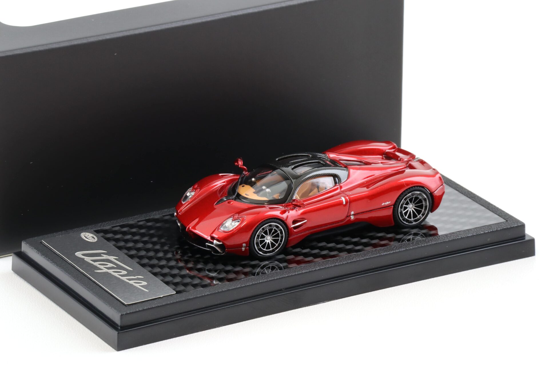 1:64 LCD Models Pagani Utopia Coupe red metallic/ Carbon LCD64039-RE