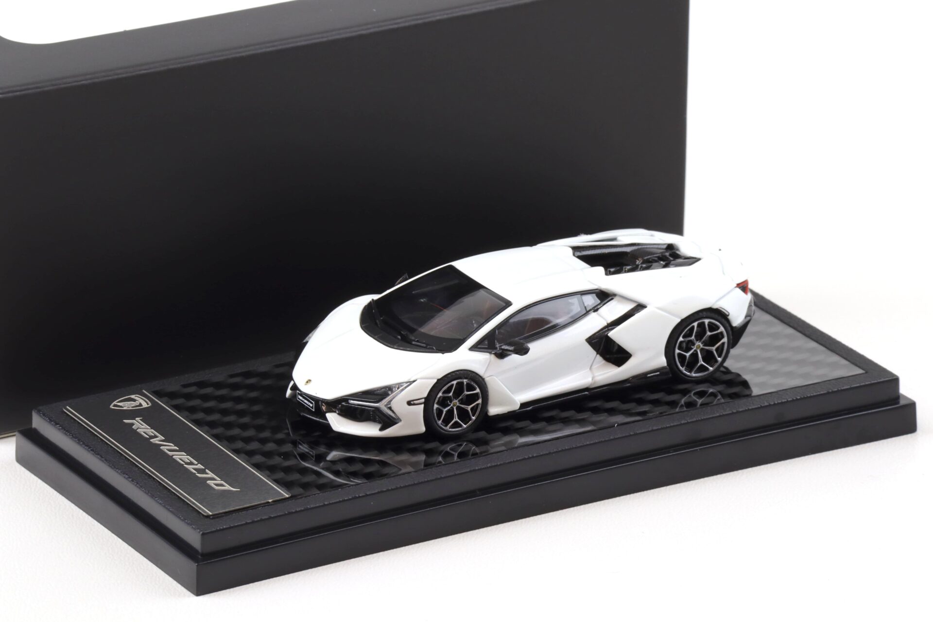 1:64 LCD Models Lamborghini Revuelto Coupe white LCD64042-WH