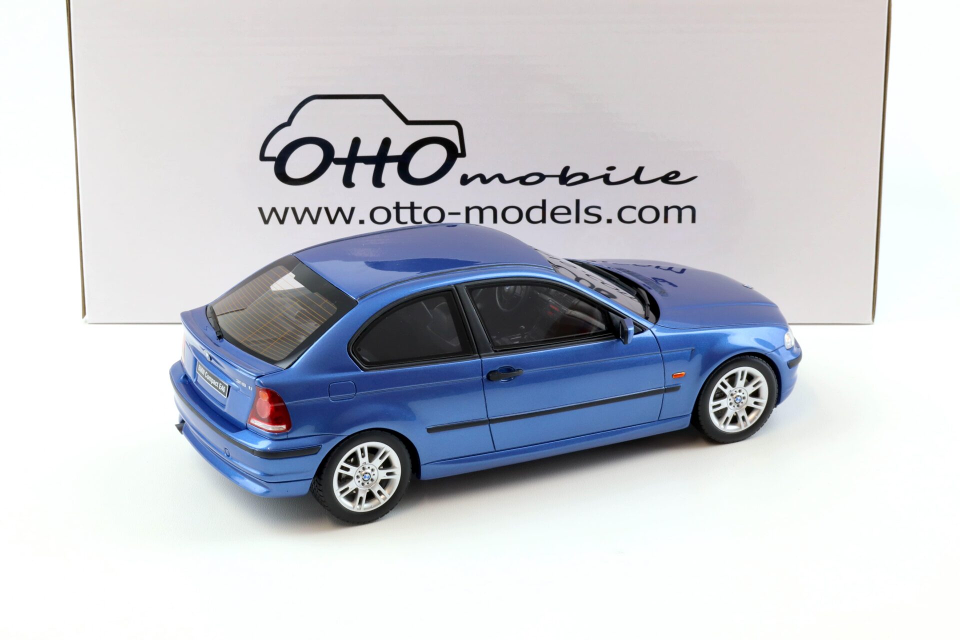 1:18 OTTO mobile OT462 BMW 318ti Compact E46 M-Pack Estoril blue 2002
