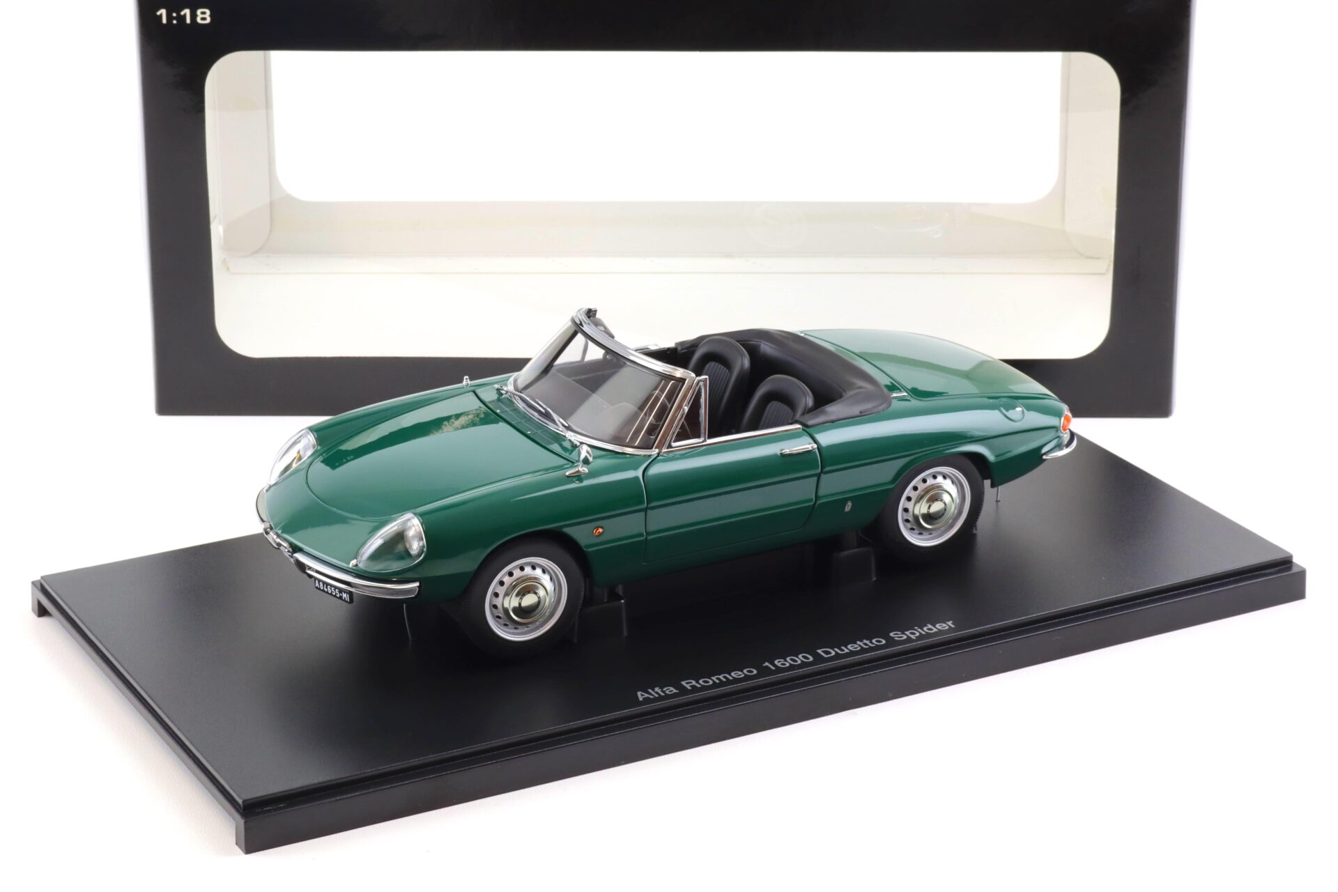 1:18 AUTOart Alfa Romeo 1600 Duetto Spider dark green 70138