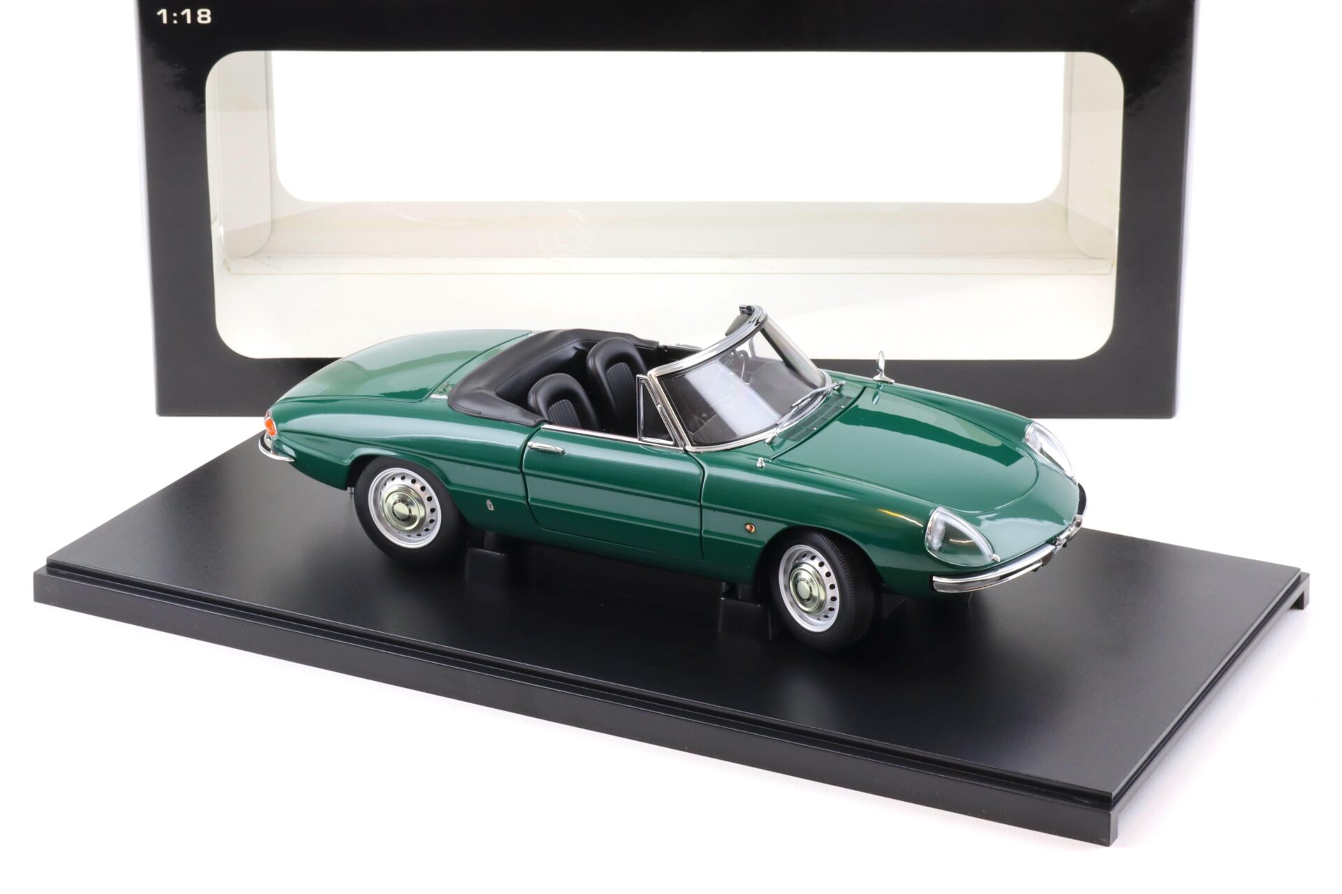 1:18 AUTOart Alfa Romeo 1600 Duetto Spider dark green 70138