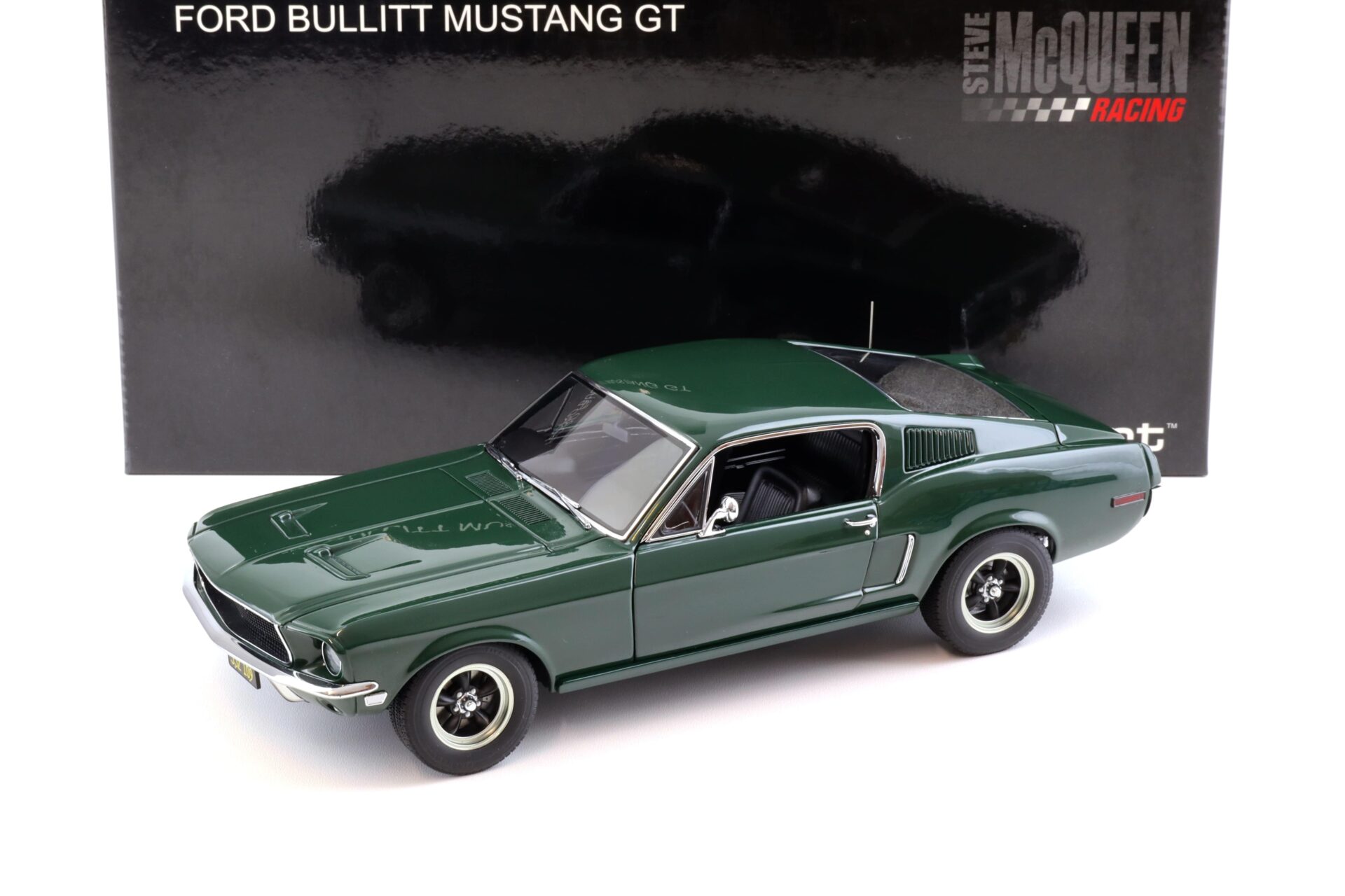 1:18 AUTOart Ford Mustang GT BULLITT 1968 Steve McQueen Version green 72813