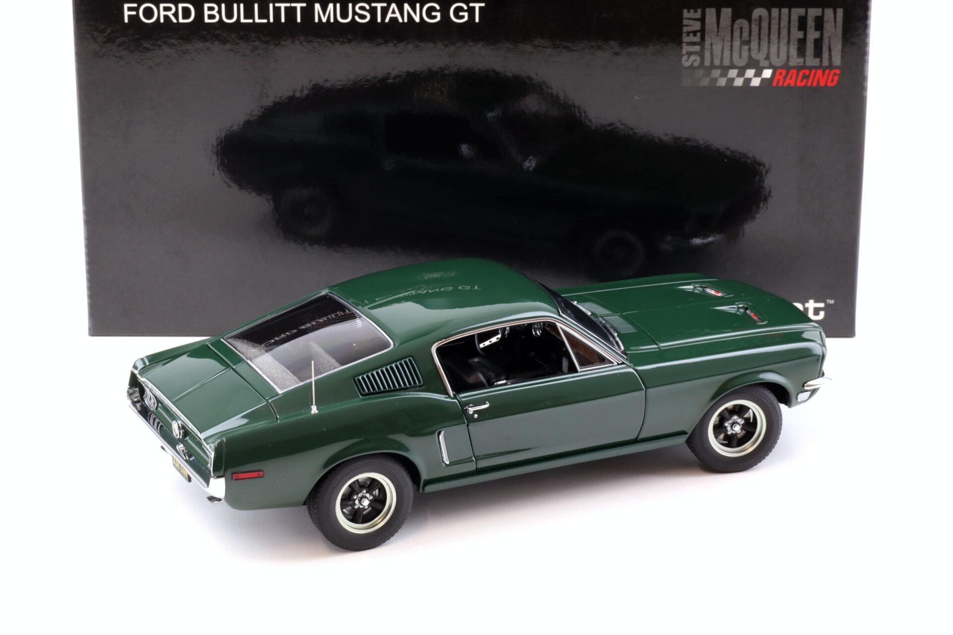 1:18 AUTOart Ford Mustang GT BULLITT 1968 Steve McQueen Version green 72813