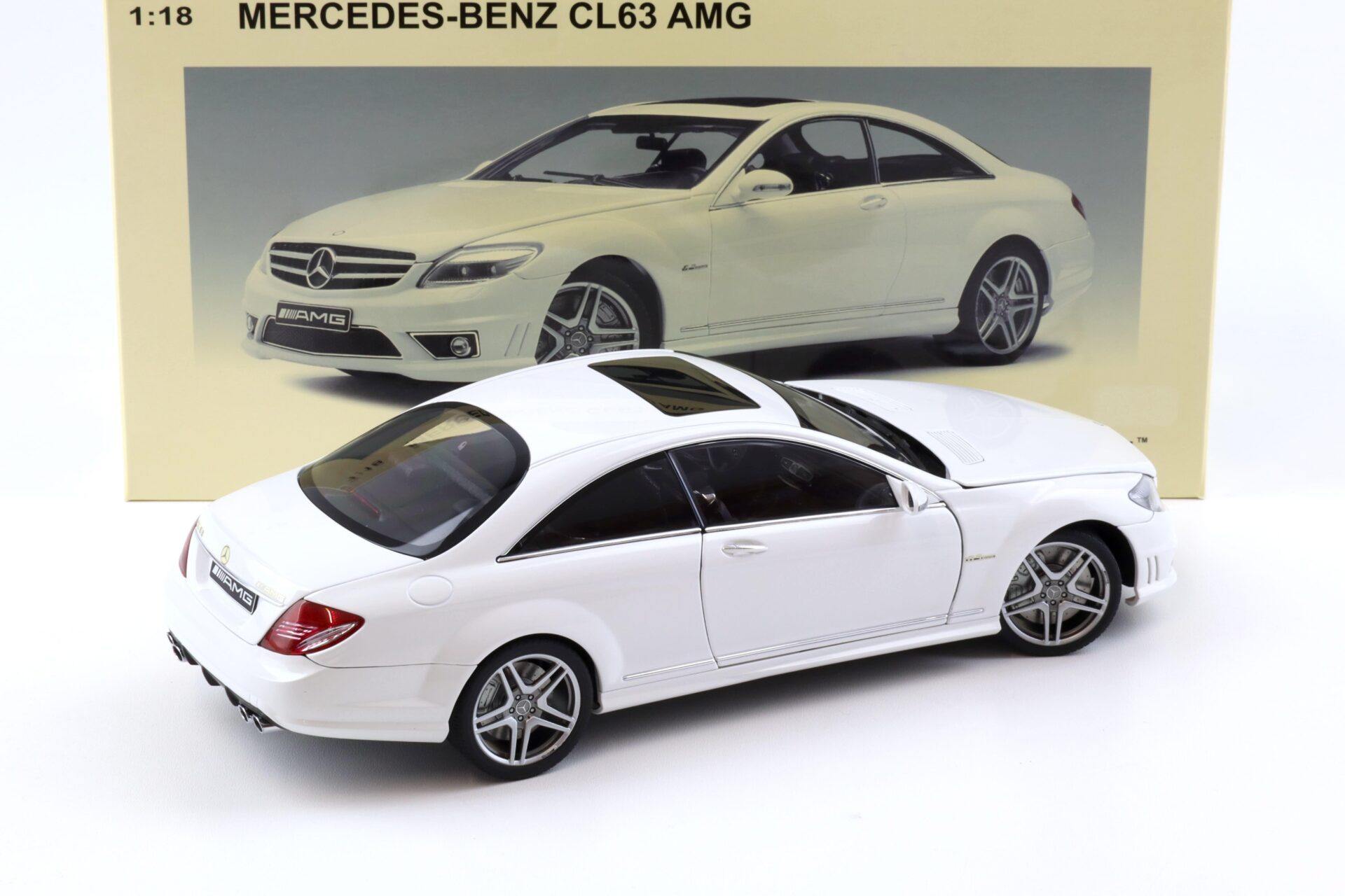 1:18 AUTOart Mercedes CL63 AMG Coupe white DIECAST 76167