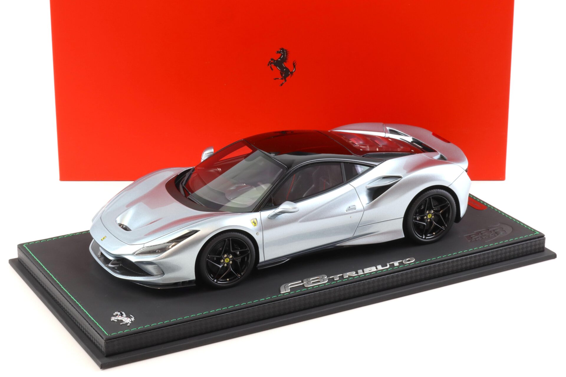 1:18 BBR Ferrari F8 Tributo Grigio Titan with display - Limited 36 pcs