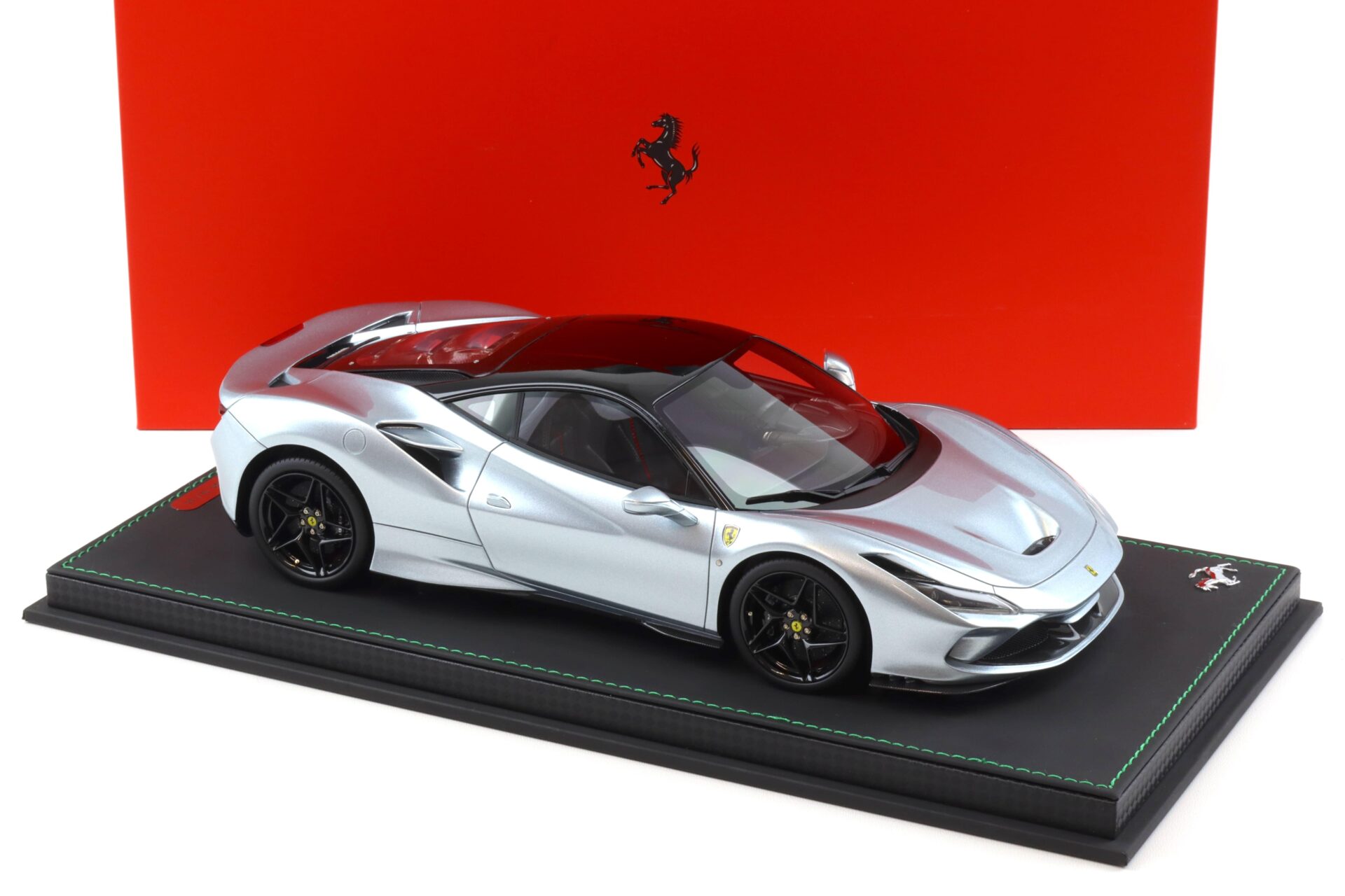 1:18 BBR Ferrari F8 Tributo Grigio Titan with display - Limited 36 pcs