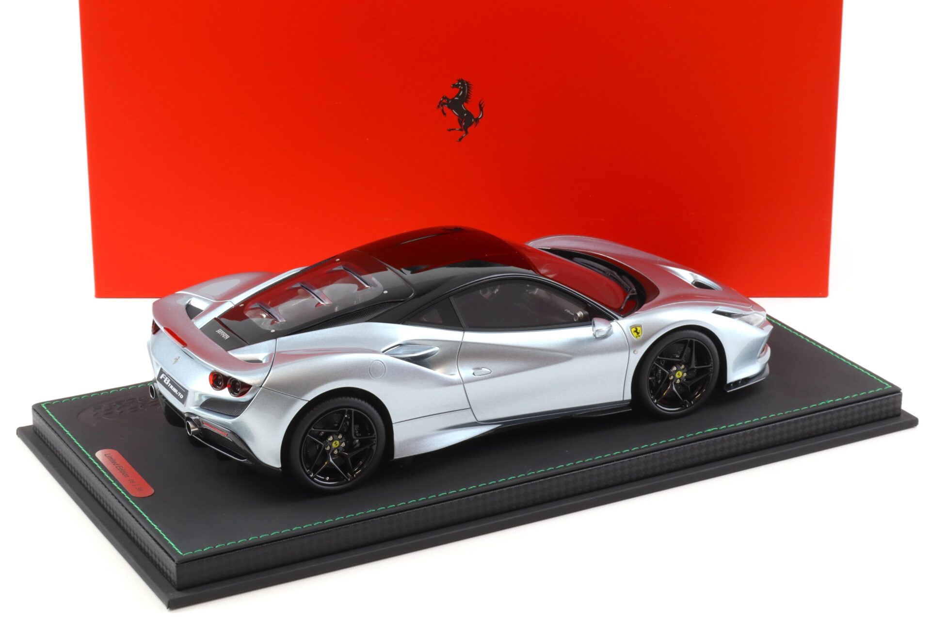 1:18 BBR Ferrari F8 Tributo Grigio Titan with display - Limited 36 pcs