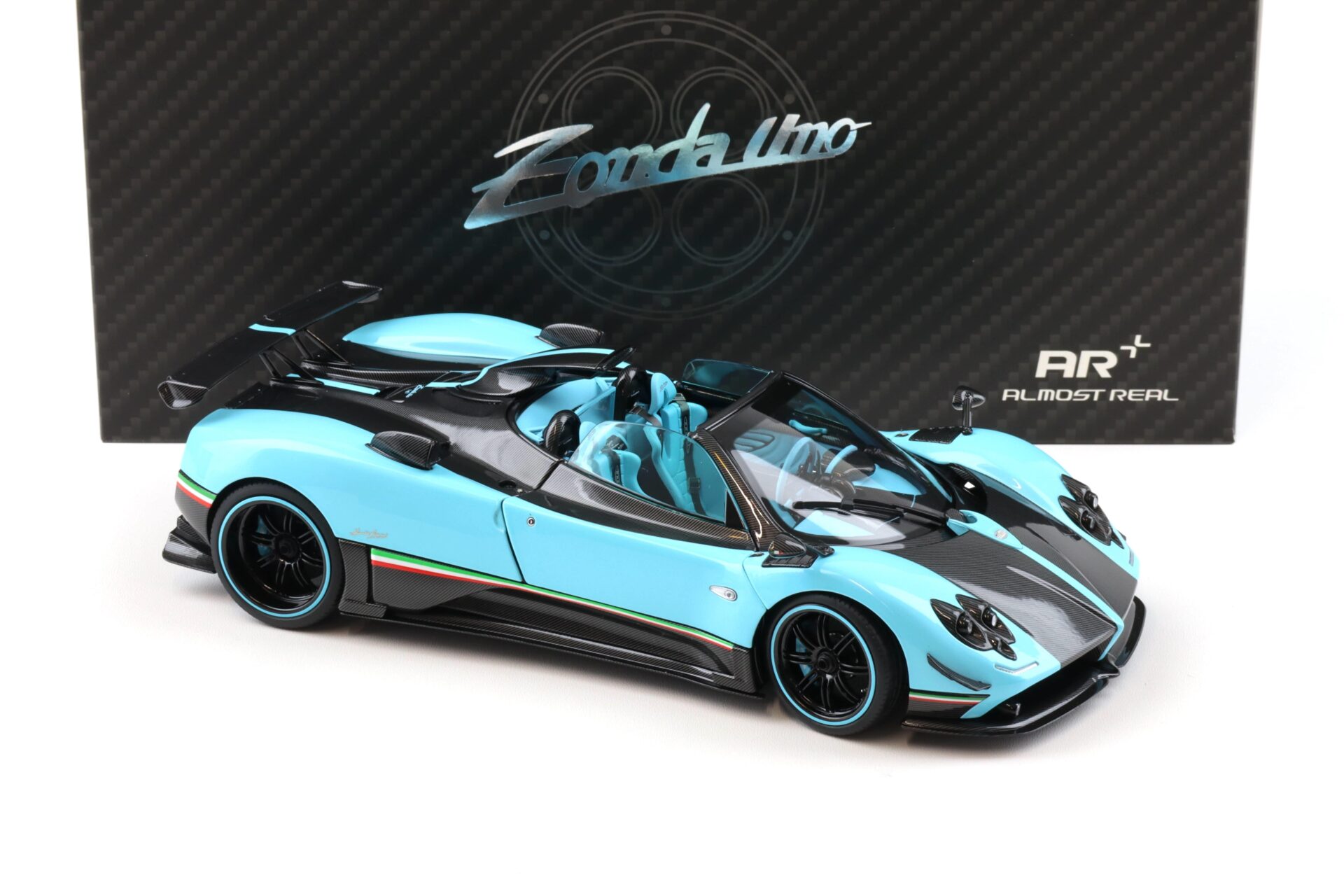 1:18 Almost Real Pagani Zonda Uno light blue/ Carbon 850630001