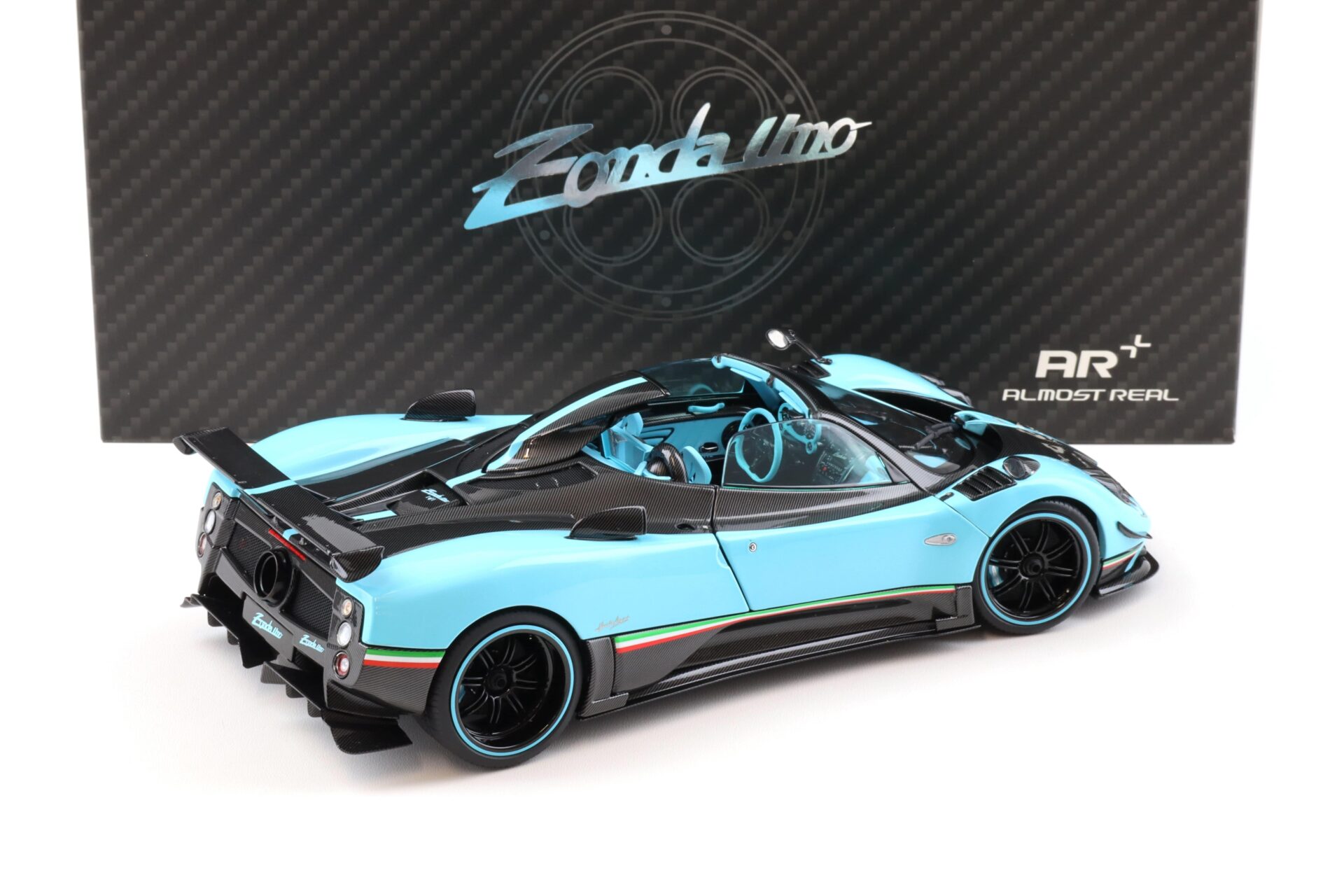 1:18 Almost Real Pagani Zonda Uno light blue/ Carbon 850630001