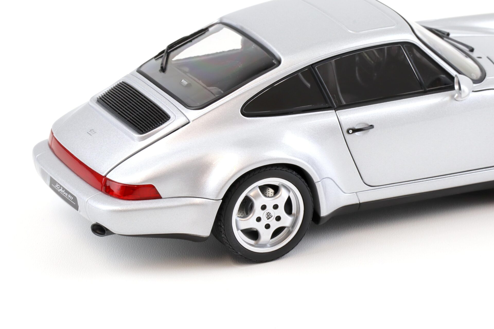 1:18 Norev Porsche 911 964 Carrera 4 WTL 30 Jahre 911 Polar silver - Limited 999 pcs.