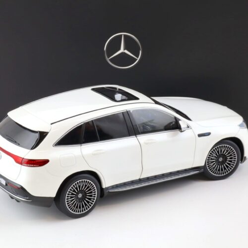1:18 NZG Mercedes EQC 400 4Matic N293 diamond white bright DEALER VERSION - Image 3
