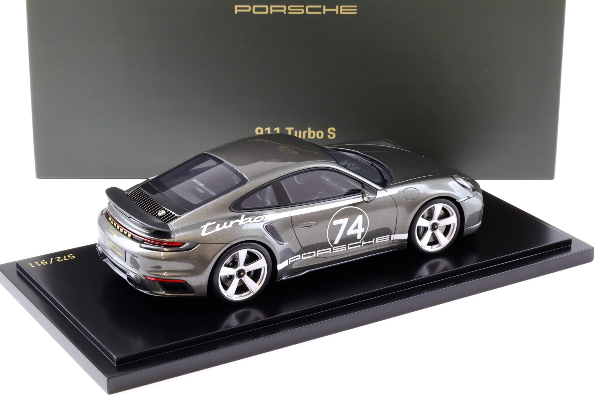 1:18 Spark Porsche 911 992 Turbo S 50 Years HDP Aventurine green WAP DEALER