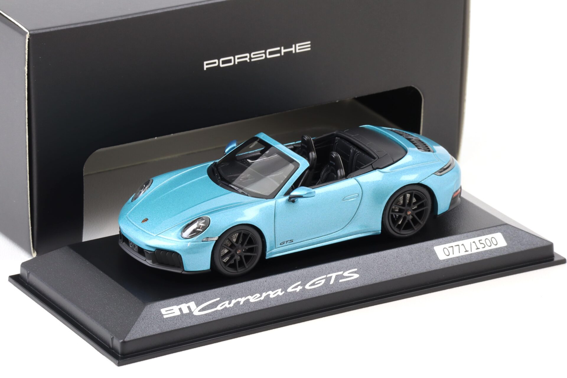 1:43 Minichamps Porsche 911 992.2 Carrera 4 GTS Cabriolet Ipanema blue WAP DEALER