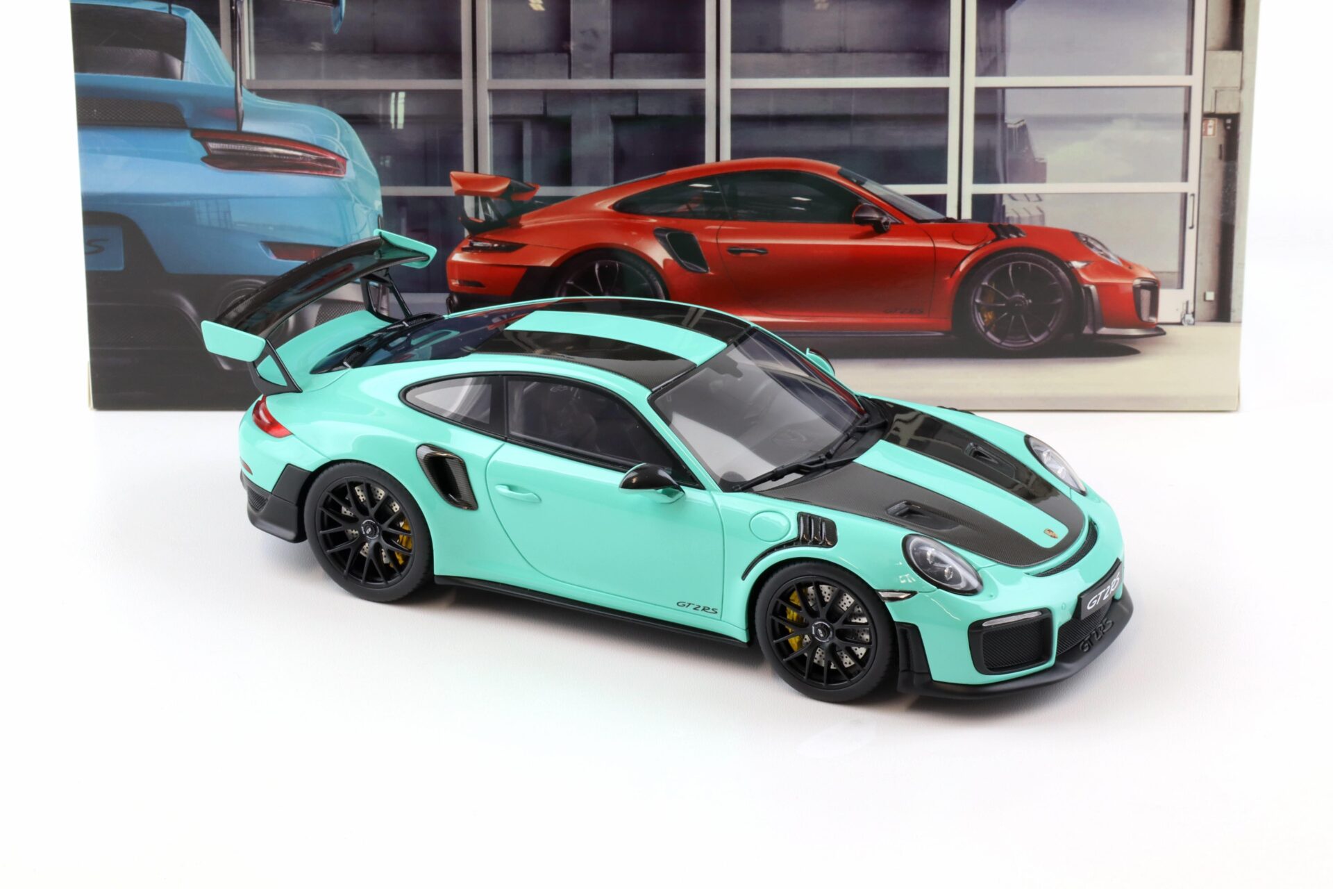 1:18 GT Spirit Porsche 911 991.2 GT2 RS mint green MAP Porsche Museum