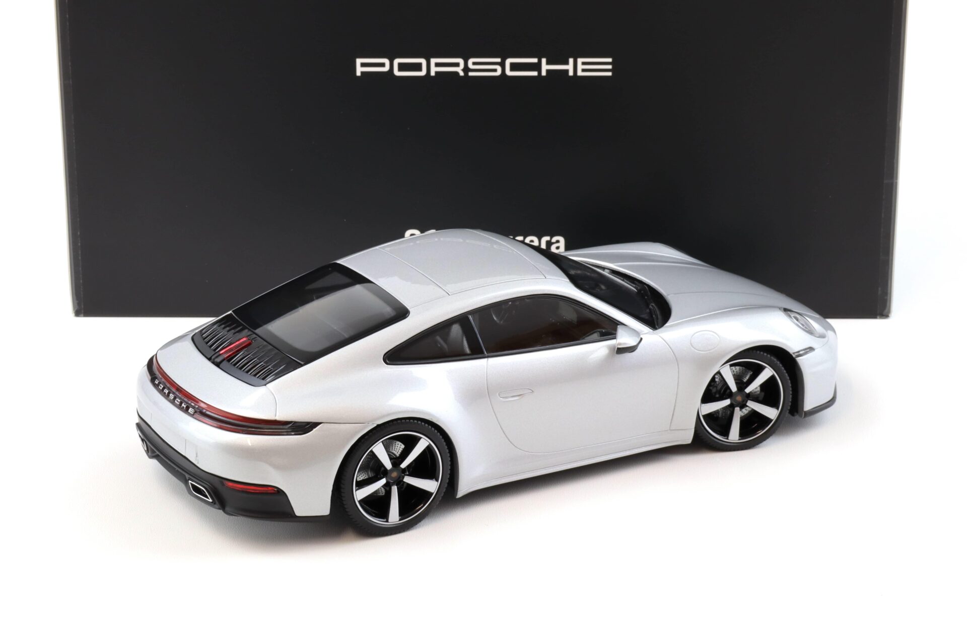 1:18 Minichamps Porsche 911 992.2 Carrera Coupe GT-silver metallic WAP DEALER