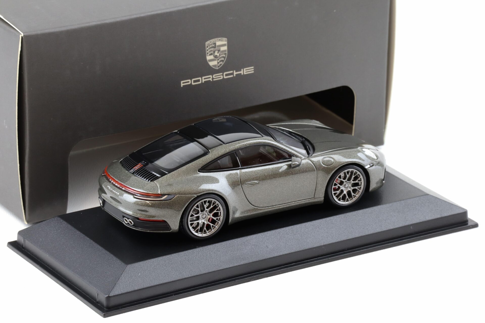 1:43 Minichamps Porsche 911 (992) Carrera 4S Coupe Aventurine green WAP DEALER