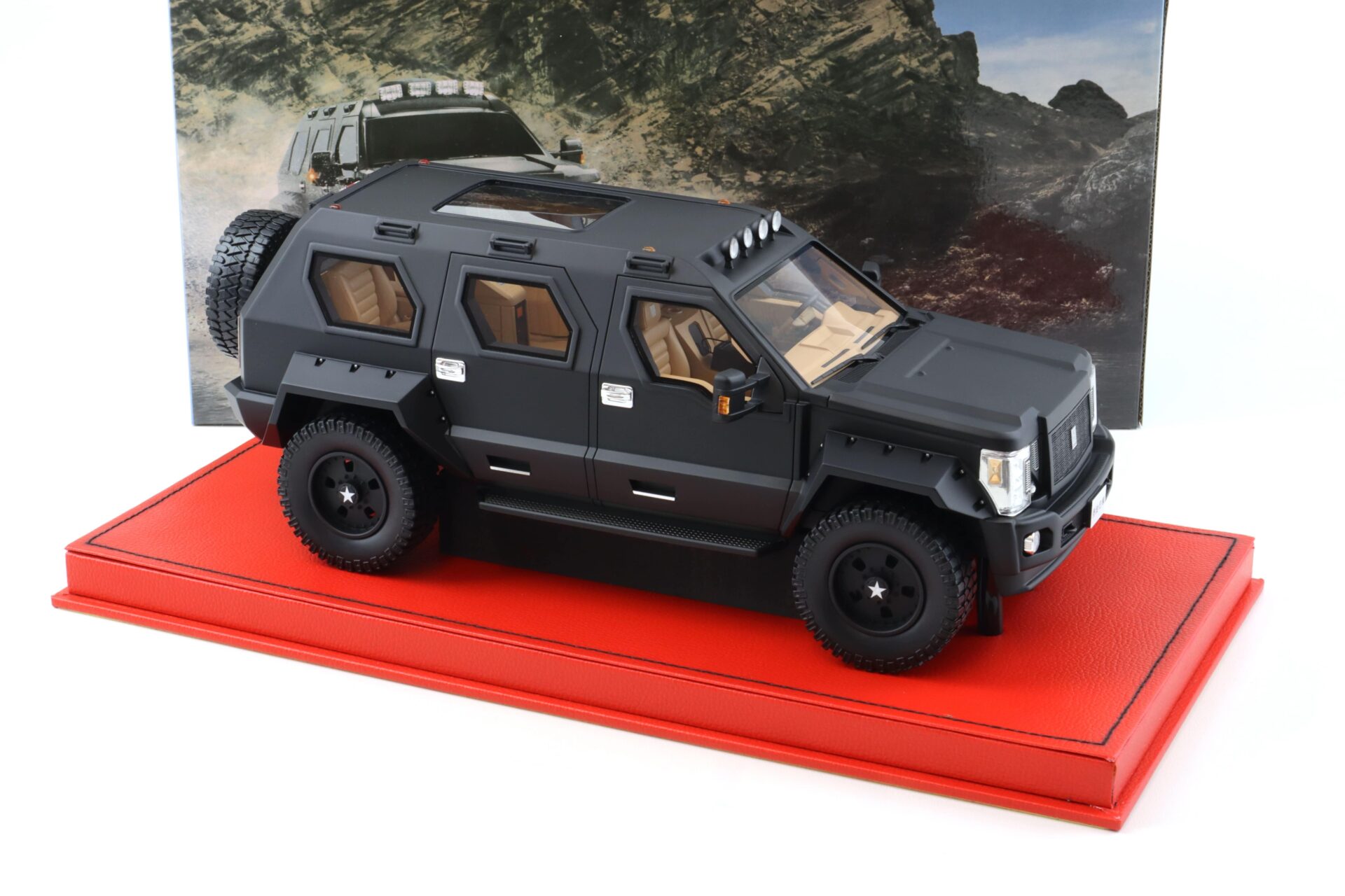 1:18 Original Resin G-Patton George Patton Panzer-SUV matt black with display