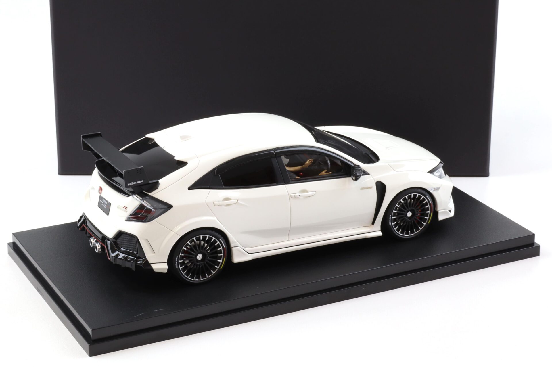 1:18 POP RACE Honda Civic Type R FK8 MUGEN white with driver