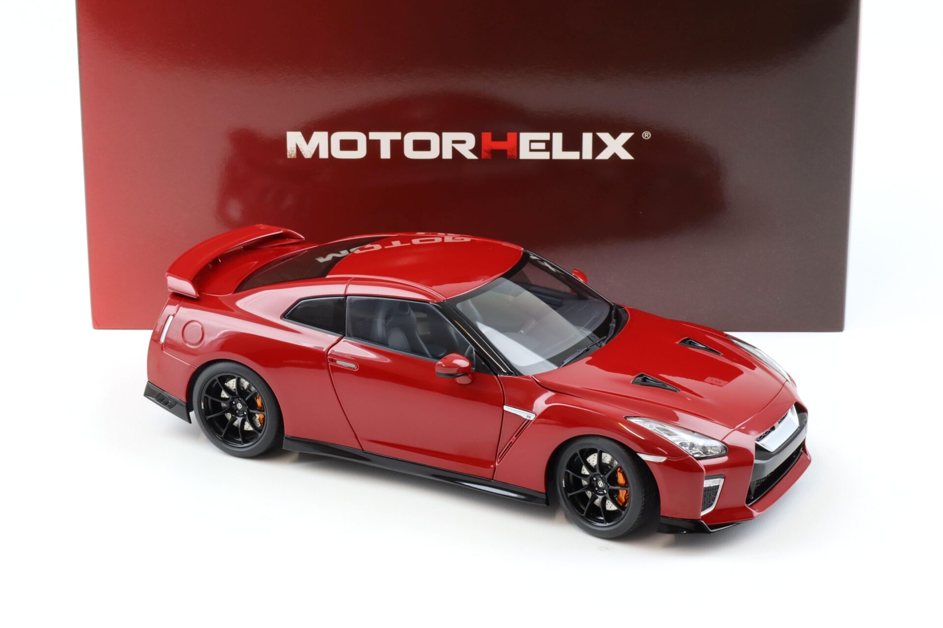 1:18 Motorhelix Nissan GT-R R35 Track Edition by NISMO 2020 Vibrant red M83511