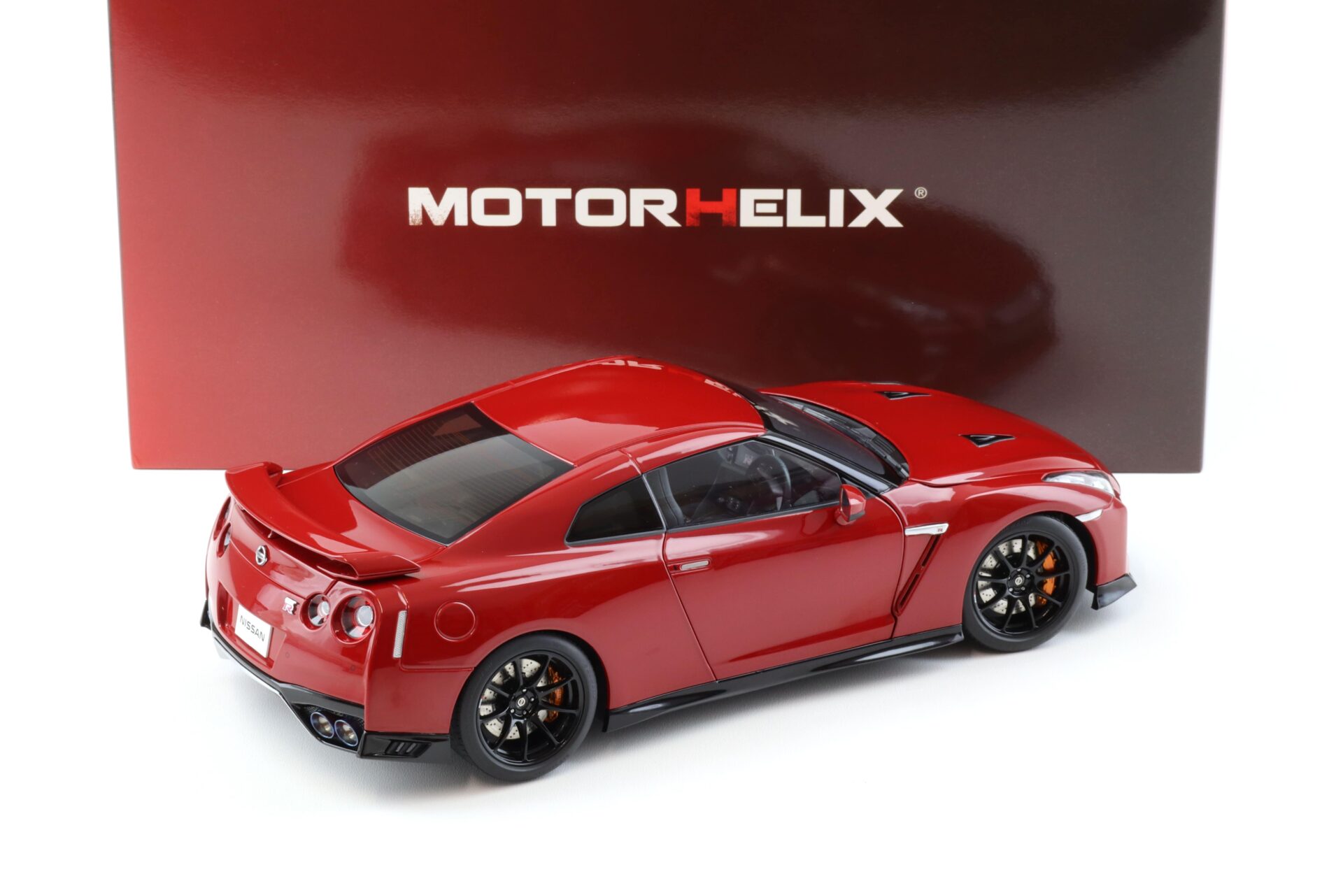 1:18 Motorhelix Nissan GT-R R35 Track Edition by NISMO 2020 Vibrant red M83511