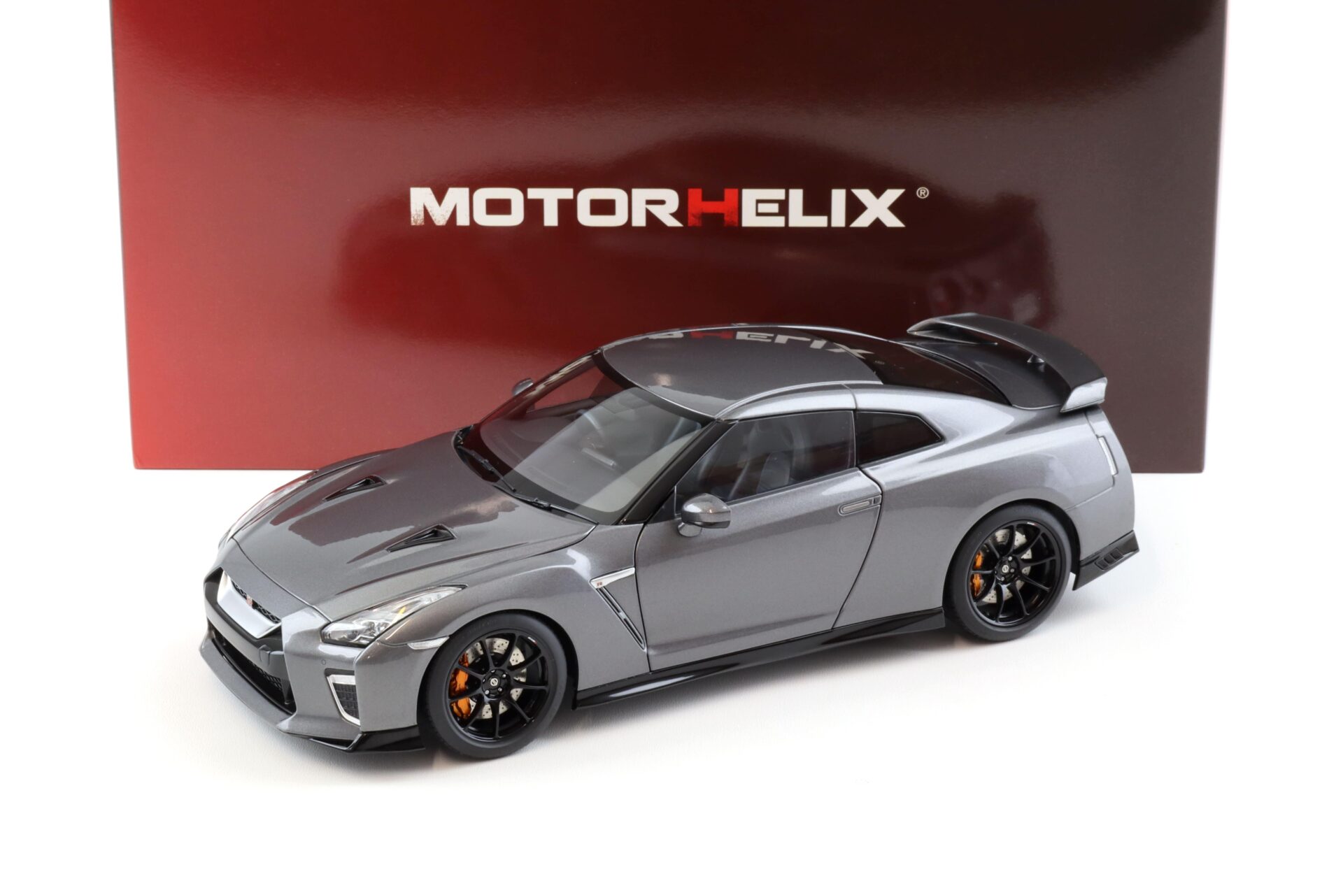 1:18 Motorhelix Nissan GT-R R35 Track Edition by NISMO 2020 Gun metallic M83507