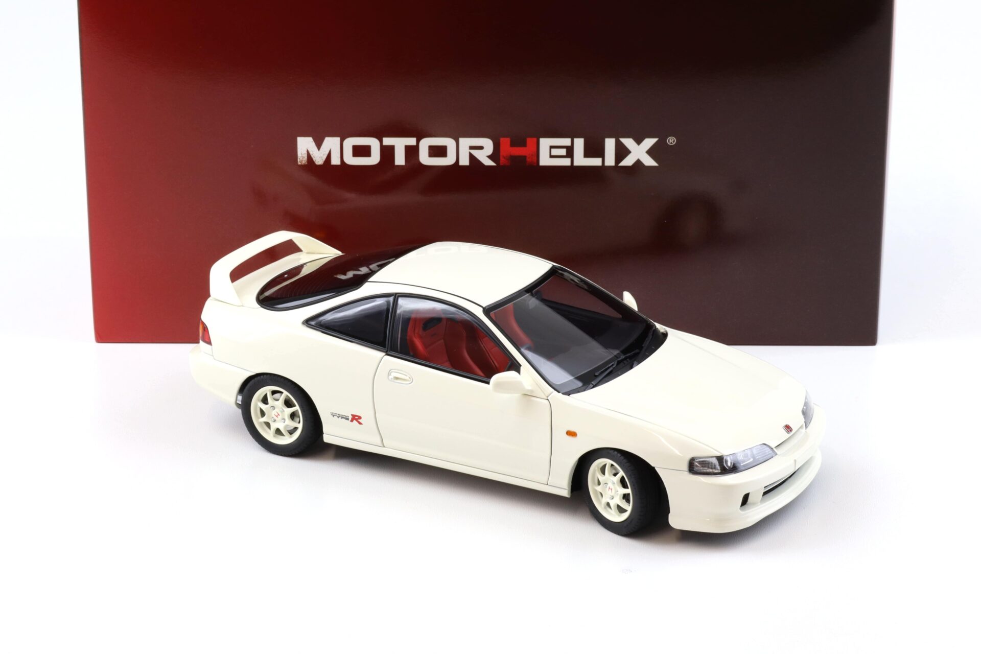 1:18 Motorhelix Honda Integra Type R (DC2) PRE-Facelift Championship white M85201