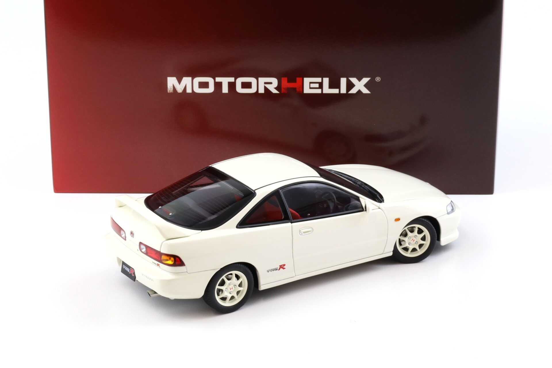 1:18 Motorhelix Honda Integra Type R (DC2) PRE-Facelift Championship white M85201