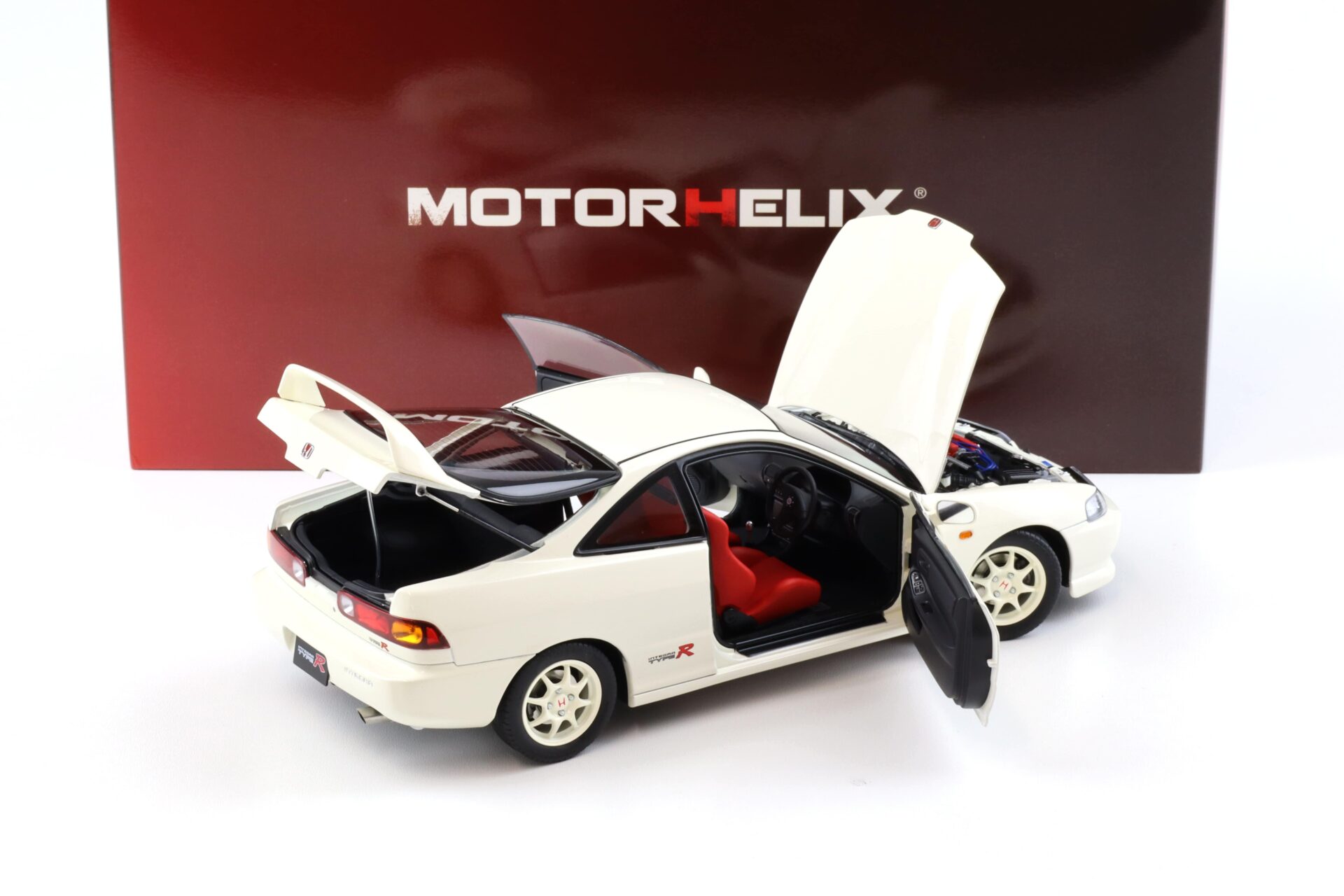 1:18 Motorhelix Honda Integra Type R (DC2) PRE-Facelift Championship white M85201