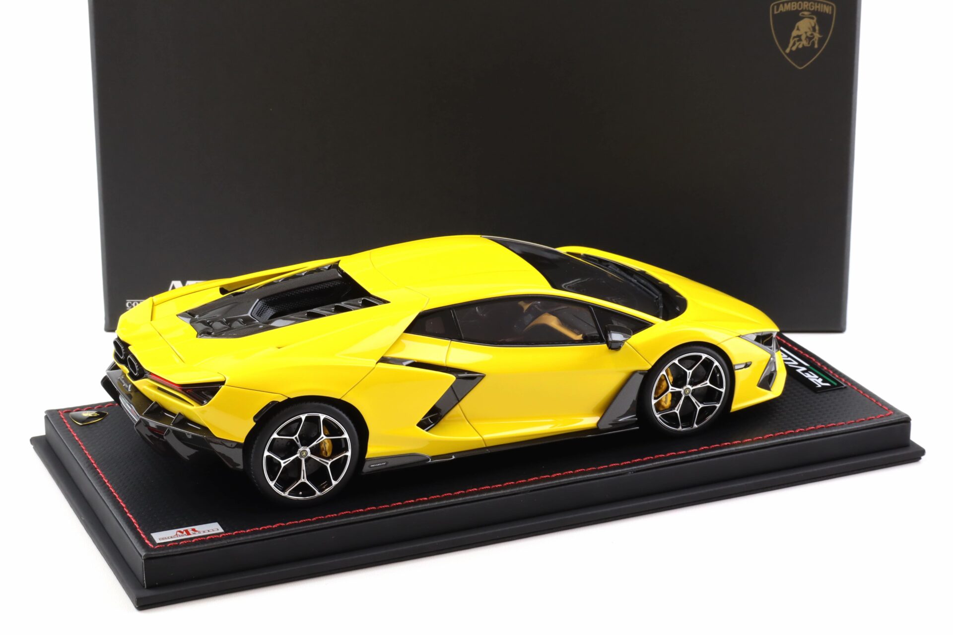1:18 MR Collection Lamborghini Revuelto Giallo yellow with display - Limited 49 pcs.