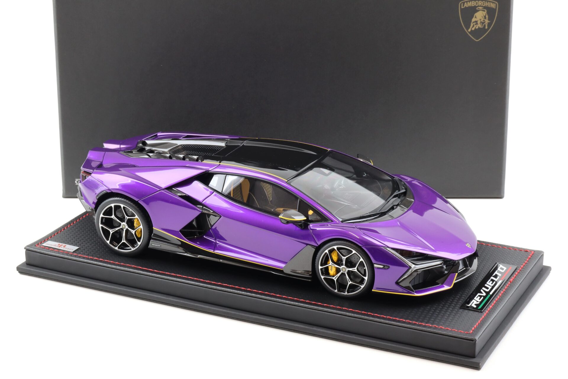 1:18 MR Collection Lamborghini Revuelto Viola Pasifae/ yellow with display - Limited 49 pcs.