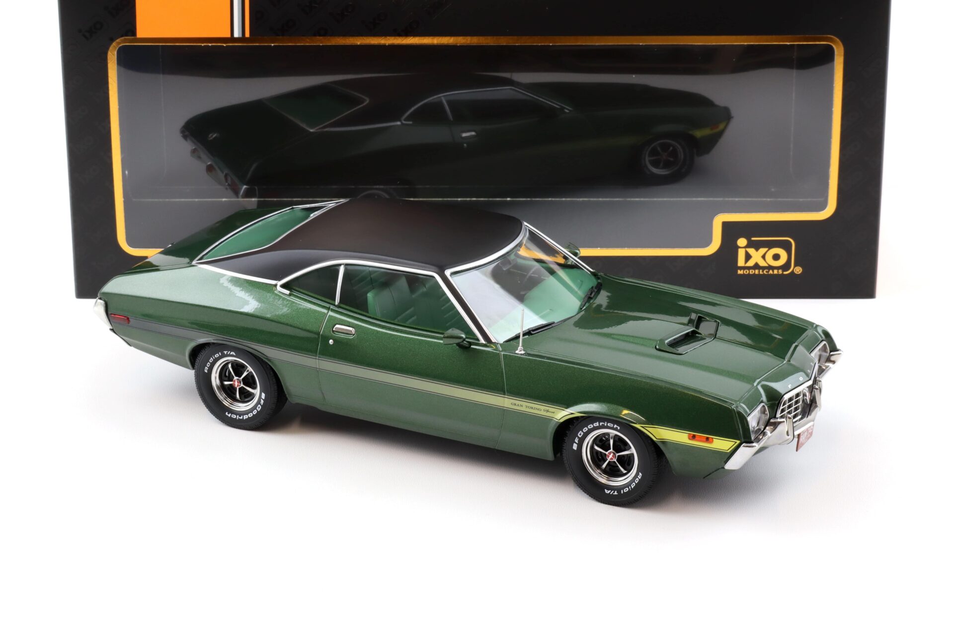 1:18 IXO Ford Gran Torino Sport 2-Door 1972 dark green Movie Gran Torino