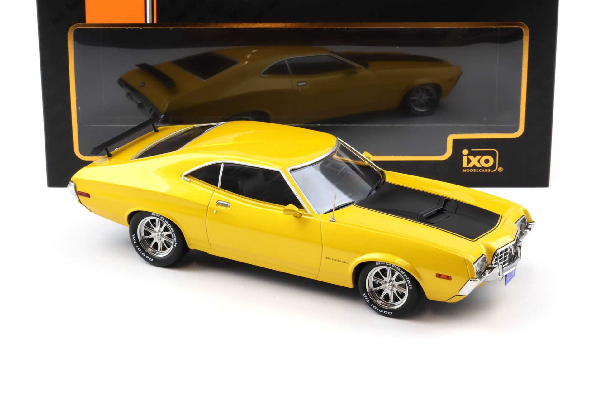 1:18 IXO Ford Gran Torino Sport 2-Door 1972 yellow-metallic/ matt black