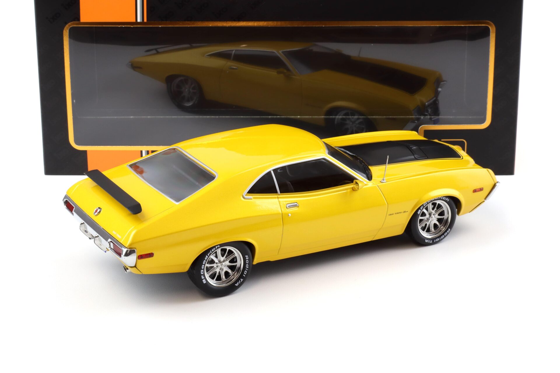1:18 IXO Ford Gran Torino Sport 2-Door 1972 yellow-metallic/ matt black